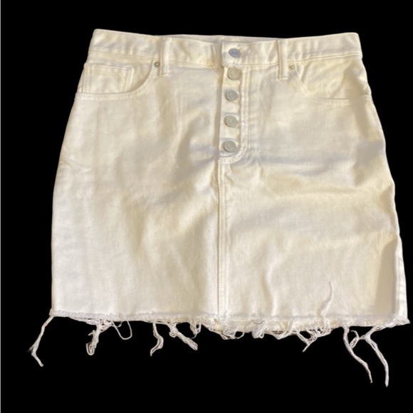 Lucky Brand Button-Fly Mini skirt. Size 6 (28). Frayed hem. White. - Picture 2 of 15